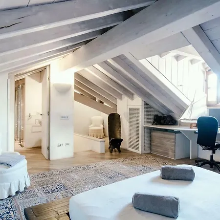 Sailer Loft - The House Of Travelers Como